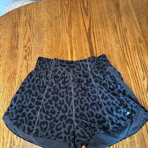 The Breeze Short- King Cheetah Midnight